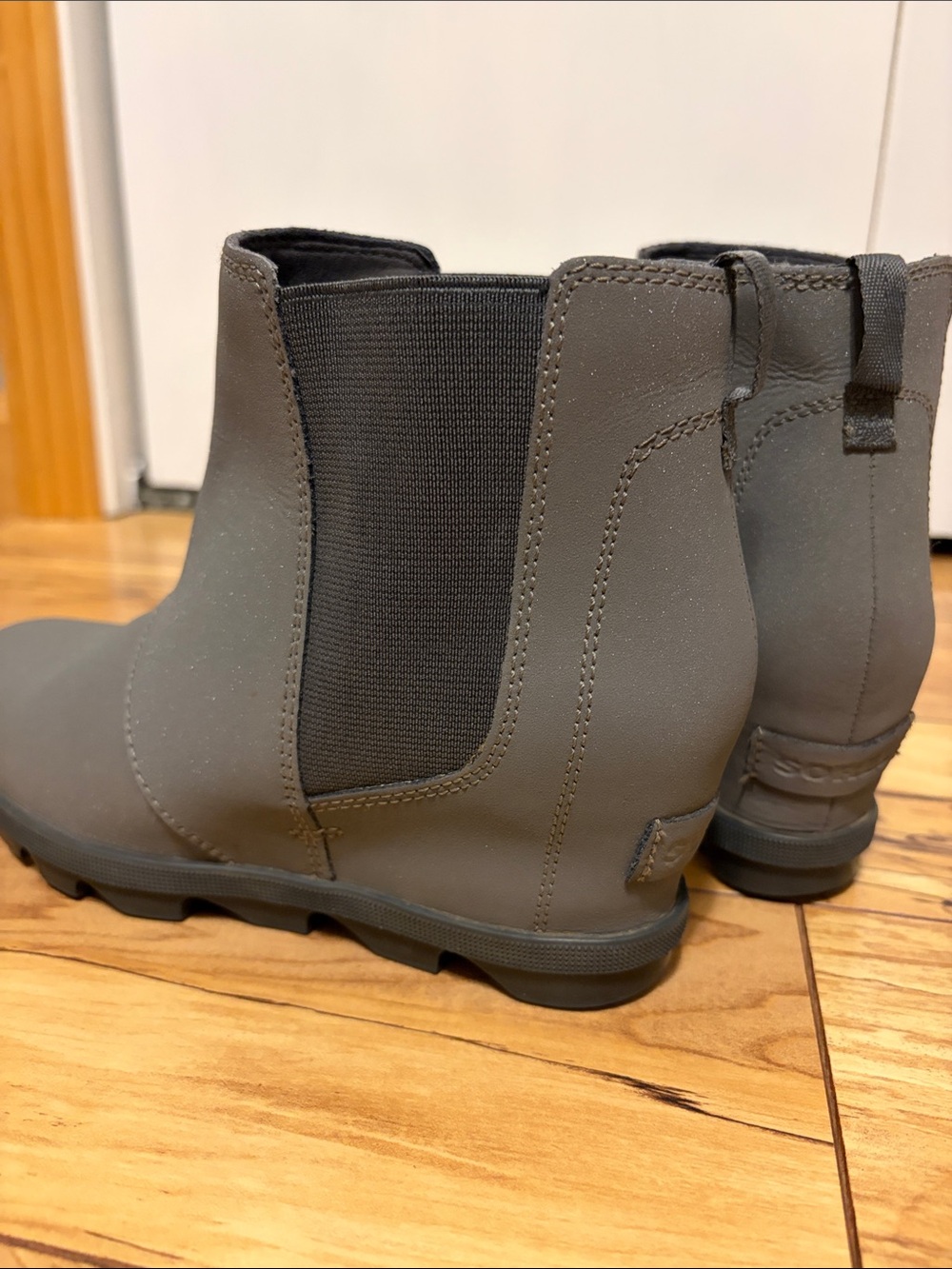 Sorel Joan of Arctic II Chelsea Wedge Bootie Quarry Gray Womens size 4